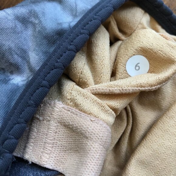 LULULEMON lulu Hot 'N Sweaty Tank Coal Grey/White Silver bra sz 6 - Picture 11 of 16